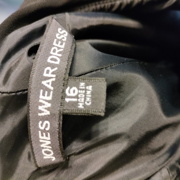 Dress - Picture 6 of 6